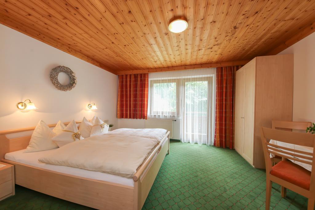 Haus Spieleck Panzió Saalbach-Hinterglemm Kültér fotó