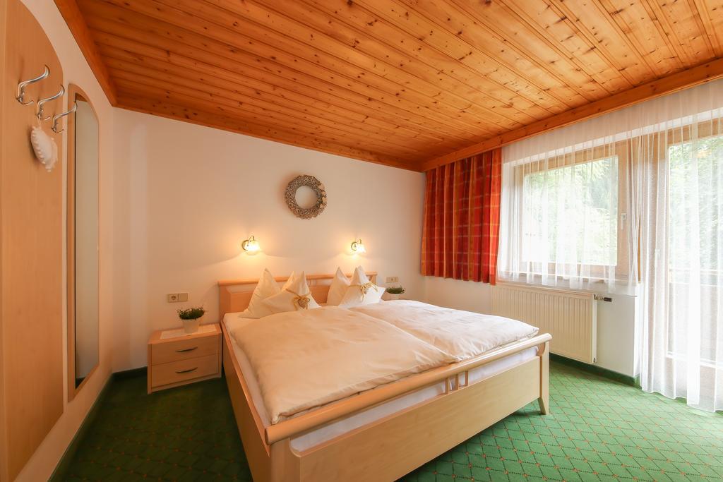 Haus Spieleck Panzió Saalbach-Hinterglemm Kültér fotó